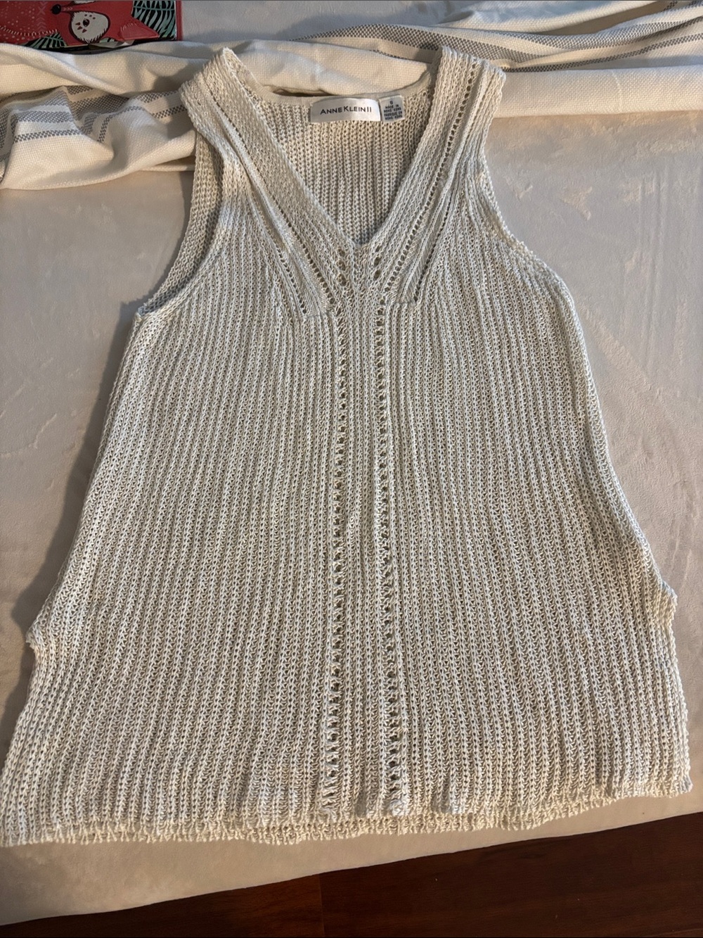 Anne Klein Cream Open-Knit V-Neck Sleeveless Tank